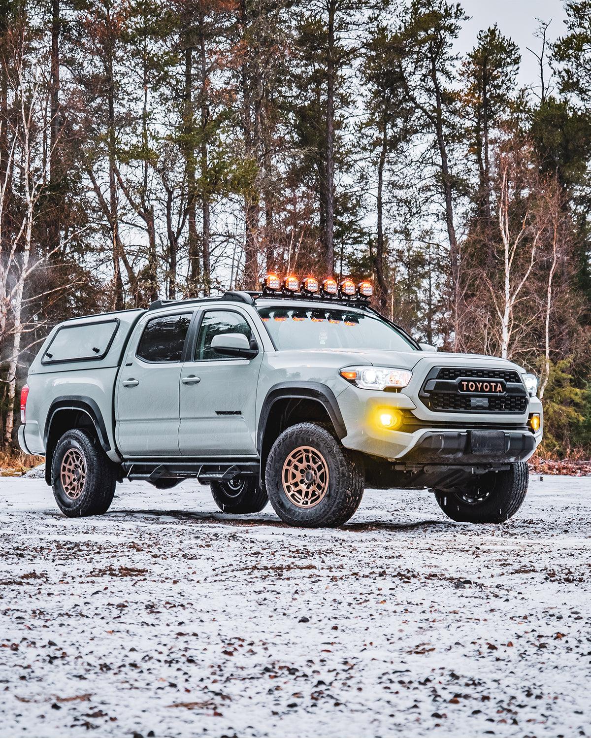 Serie V-MAX | Luces de vaina cuadradas LED con haz lateral combinado de 4 pulgadas, 92 W, 8960 lm, con DRL ámbar