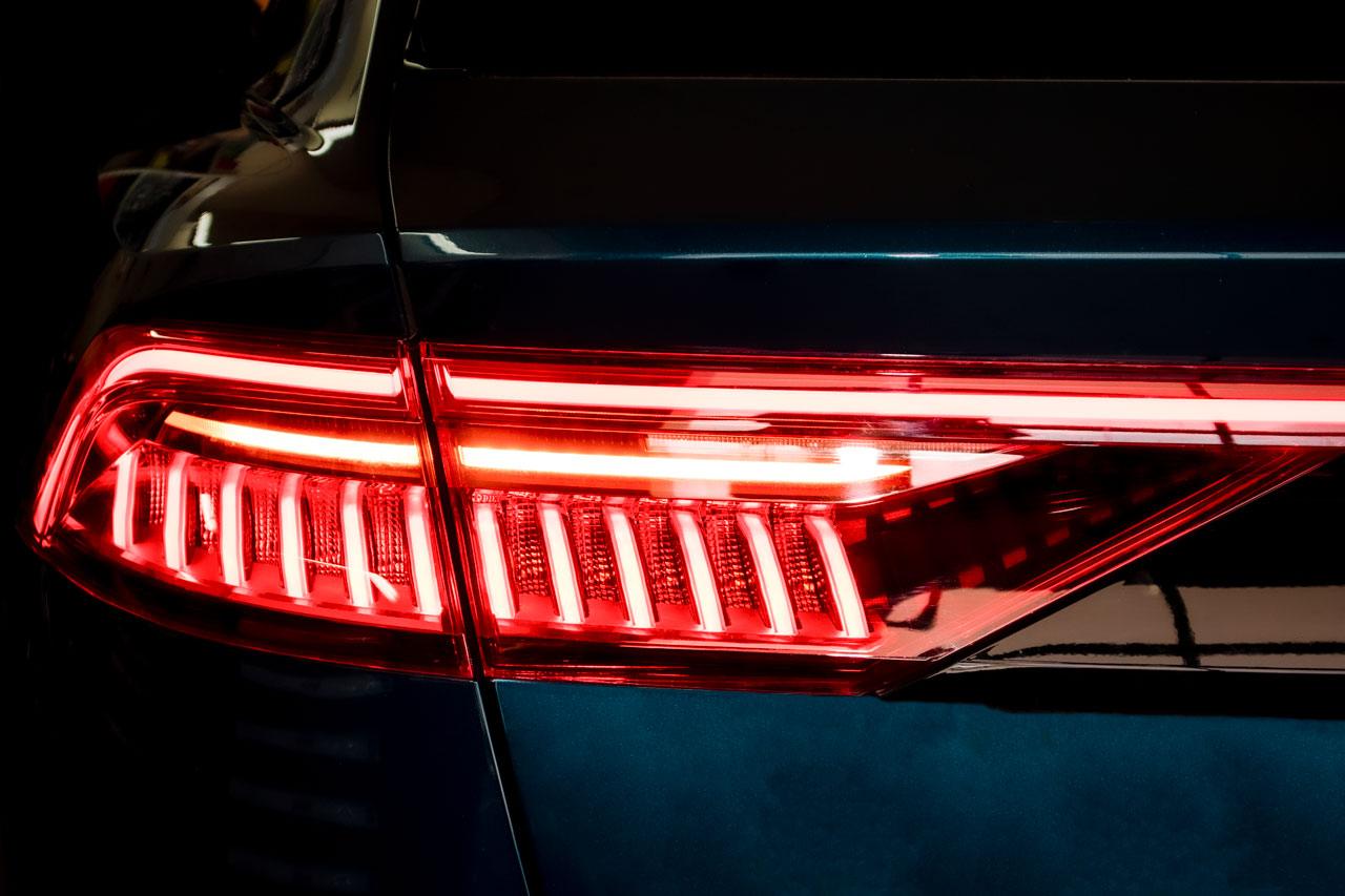 Complete set of LED rear lights with dynamic light staging for Audi Q8 4M - SPEED LIGHT