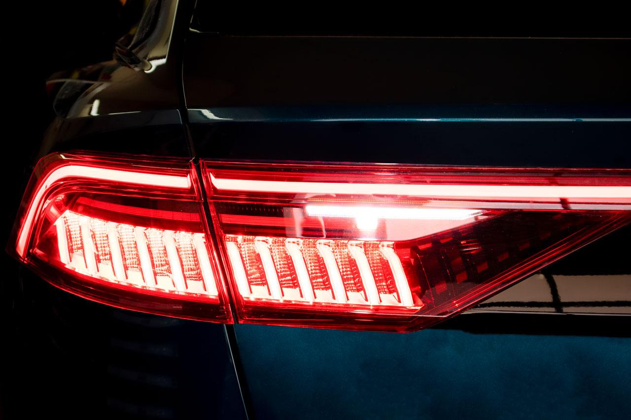 Complete set of LED rear lights with dynamic light staging for Audi Q8 4M - SPEED LIGHT