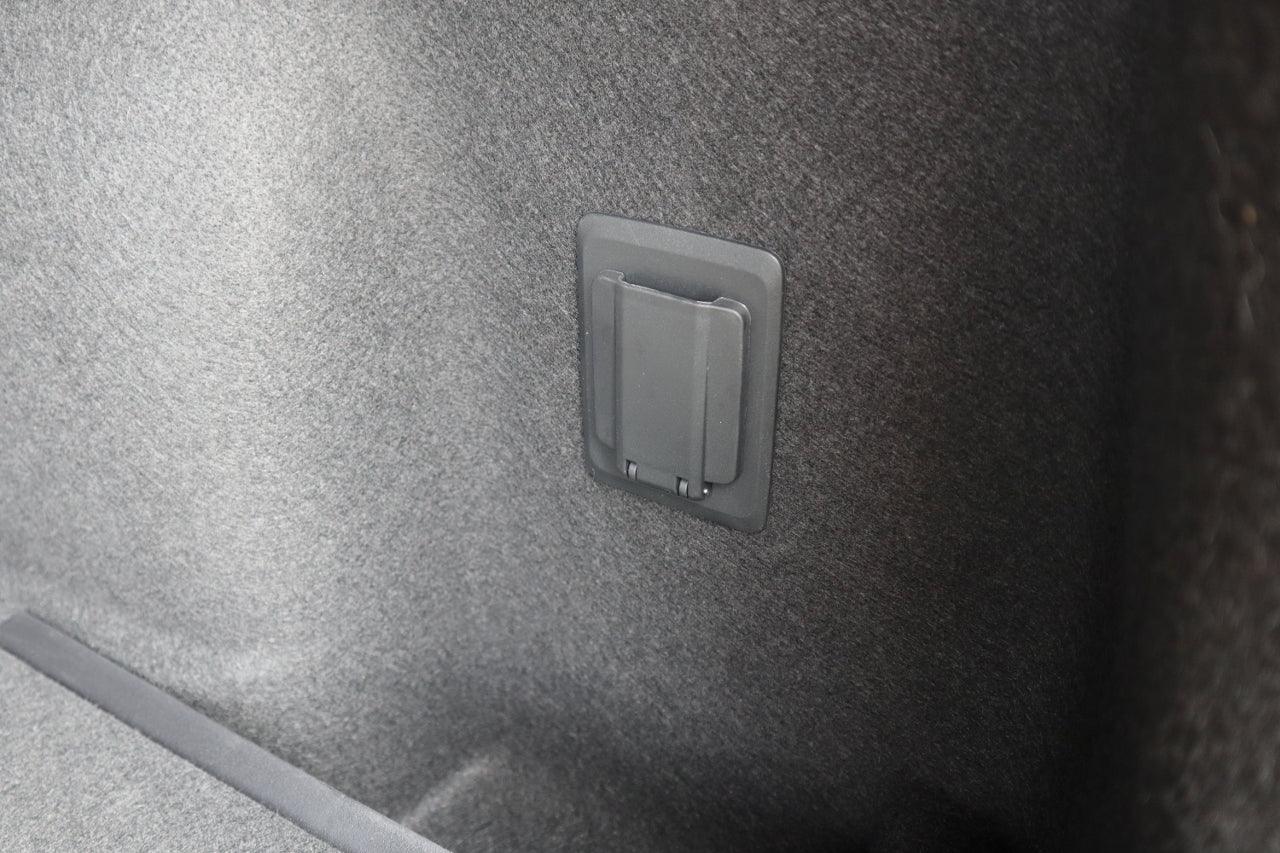 Complete set 230 Volt socket for Seat Formentor KM7 - SPEED LIGHT
