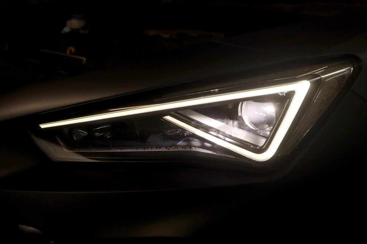 LED Matrix headlights with LED DRL for Seat Formentor KM - SPEED LIGHT